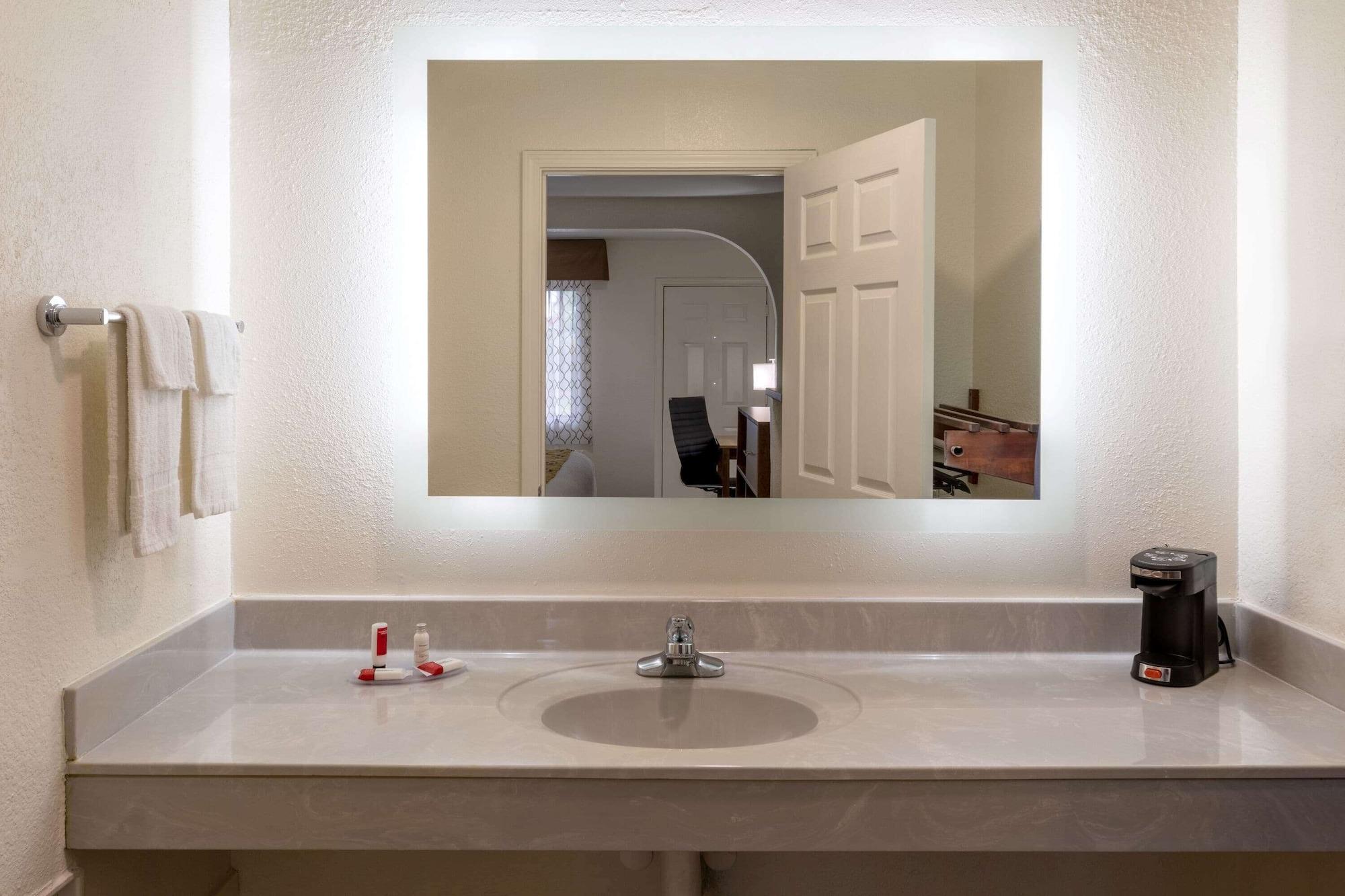 Motel Baymont By Wyndham Biloxi - Ocean Springs Extérieur photo